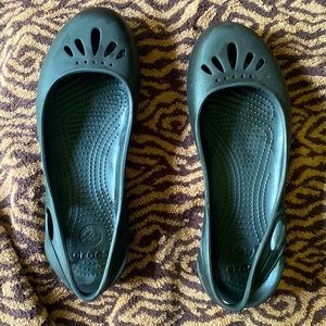 Women’s black crocs size 10